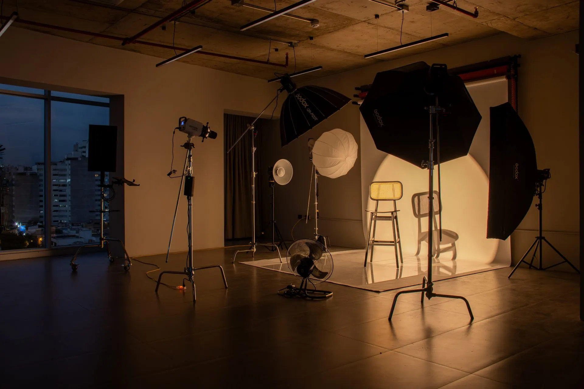Set principal del estudio BASE 8, San Isidro